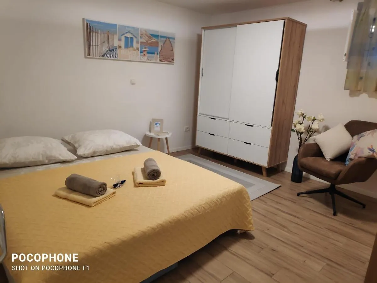 Garden Apartment Vanya Split 0*,